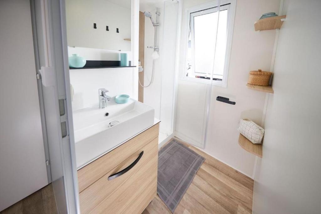 Mobile Home 3 Chambres 2 Salles De Bains Dans Camping 4 Etoiles Aux Charmettes Mh K168 Les Mathes Eksteriør billede